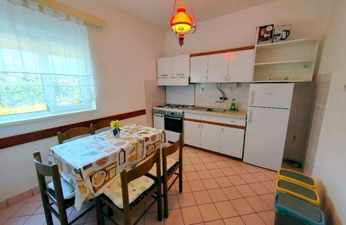 Barbat na Rabu Apartment | Three bedroom apartment with terrace Barbat, Rab (A-23300-a)