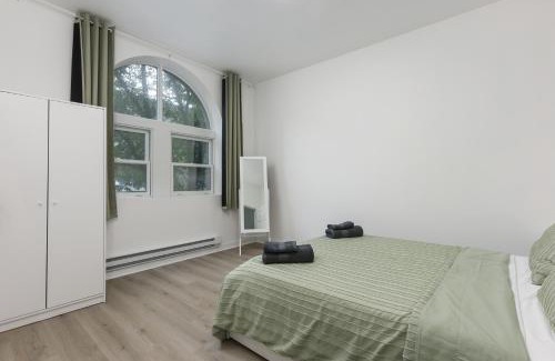 Milton Park Apartment | Three bedroom chic condo downtown Montreal