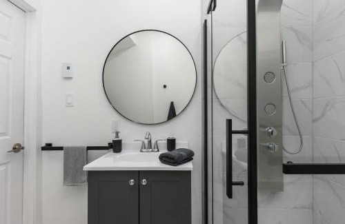 Milton Park Apartment | Three bedroom chic condo downtown Montreal