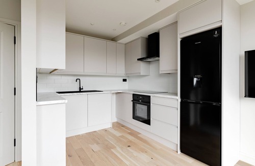 Swiss Cottage Apartment | Three Bedroom Finchley Road Central London F1