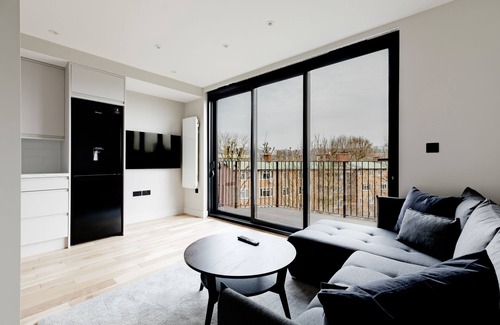 Swiss Cottage Apartment | Three Bedroom Finchley Road Central London F1
