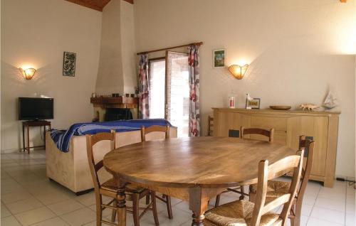 La Tranche-sur-Mer House | Three-Bedroom Holiday Home In La Tranche Sur Mer