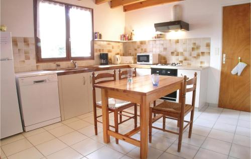 La Tranche-sur-Mer House | Three-Bedroom Holiday Home In La Tranche Sur Mer