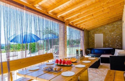 Vodovađa House | Three Bedroom Holiday Home, Pool , Sauna, Terrace