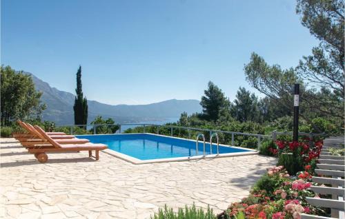 Zrnovo House | Three-Bedroom Holiday Home In Zrnovo