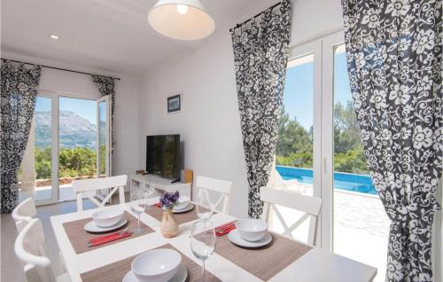 Zrnovo House | Three-Bedroom Holiday Home In Zrnovo