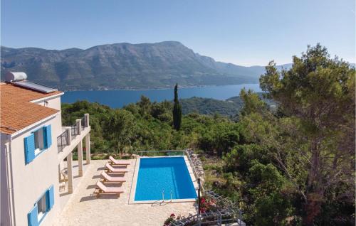 Zrnovo House | Three-Bedroom Holiday Home In Zrnovo