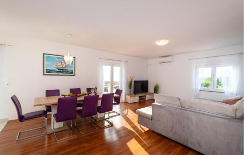 Krusevo House | Three-Bedroom Holiday Home In Krusevo