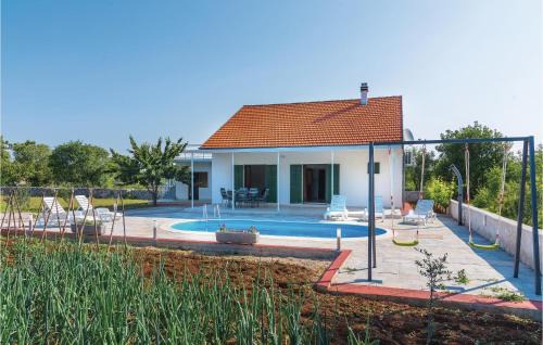 Gradina House | Three-Bedroom Holiday Home In Rozovac