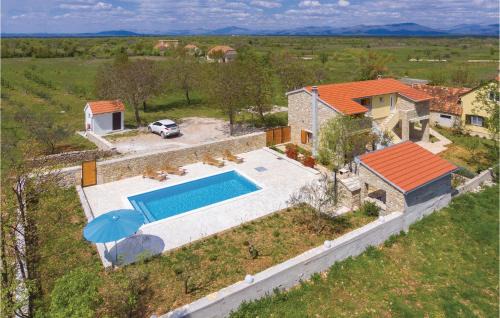 Promina House | Three-Bedroom Holiday Home In Mratovo