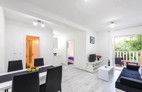 Zupa dubrovacka House | Three-Bedroom Holiday Home in Mlini