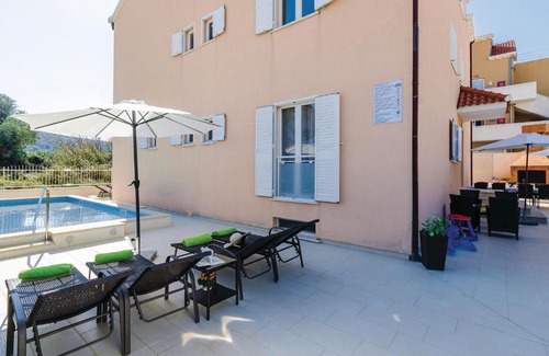 Zupa dubrovacka House | Three-Bedroom Holiday Home in Mlini
