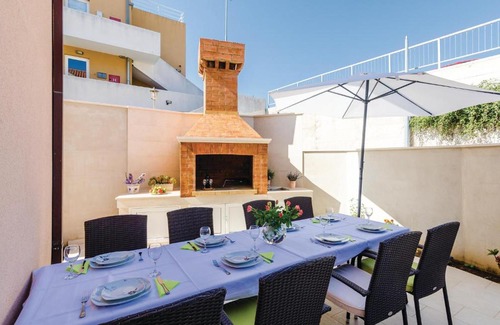 Zupa dubrovacka House | Three-Bedroom Holiday Home in Mlini