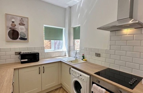 Salford House | Three Bedroom Home Manchester sleeps 9