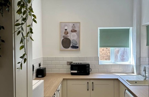 Salford House | Three Bedroom Home Manchester sleeps 9