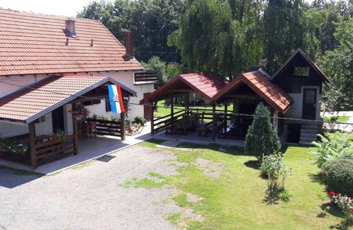 Catrnja Apartment | Three bedroom apartment with balcony Smoljanac, Plitvice (A-12345-b)