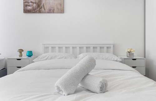 Tooting Apartment | Three Bedroom In Heart Of Central London MR4