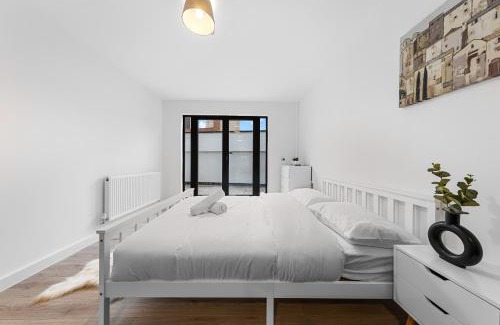 Tooting Apartment | Three Bedroom In Heart Of Central London MR4