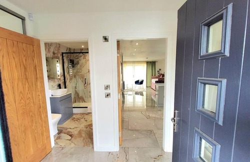 Lochgelly House | Three Bedrooms House By Sensational Stay Short Lets & Serviced Accommodation With Free Parking & Wi-fi