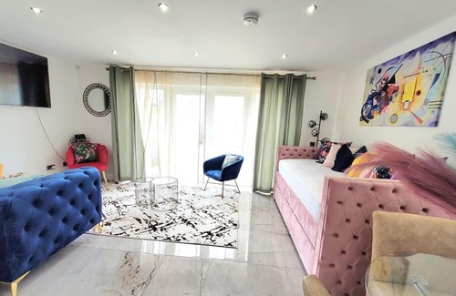 Lochgelly House | Three Bedrooms House By Sensational Stay Short Lets & Serviced Accommodation With Free Parking & Wi-fi