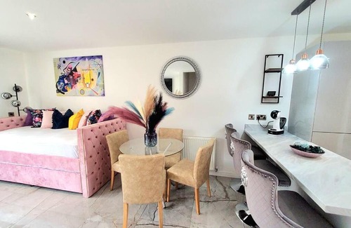 Lochgelly House | Three Bedrooms House By Sensational Stay Short Lets & Serviced Accommodation With Free Parking & Wi-fi