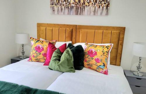 Lochgelly House | Three Bedrooms House By Sensational Stay Short Lets & Serviced Accommodation With Free Parking & Wi-fi