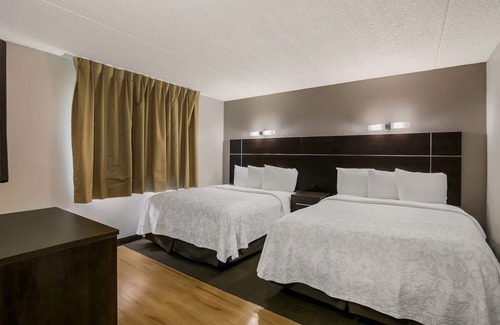Ashley Oaks Hotel | Three Comfortable Rooms w/Free Hot Breakfast Daily | Free Parking