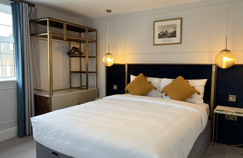 St. Johns Wood Hotel | Three Falcons Hotel