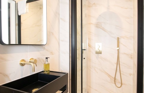 St. Johns Wood Hotel | Three Falcons Hotel