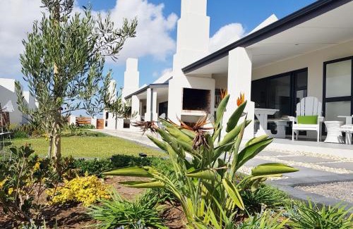 Olifantskop Ski Chalet | Three Feathers Cottages