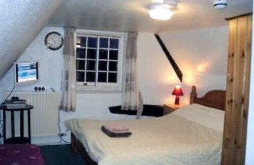 Houghton Hotel | Three Horseshoes Inn