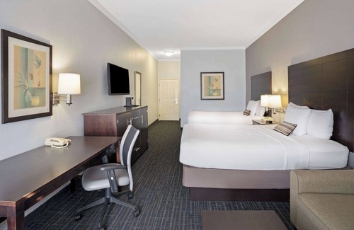 Westchase Hotel | Three Houston Texas Rooms with Free Parking, Pets Are Welcome