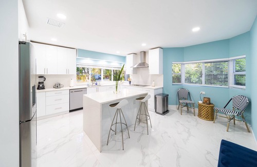 North Miami Villa | Three King Suites Private Get Away