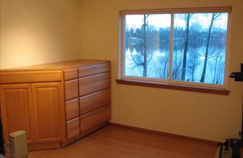Malaga House | Three Lakes Getaway. Beautiful Waterfront Home, 5 miles to Wenatchee.
