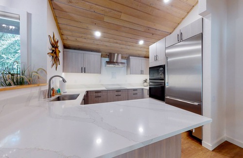 Elkhorn Village House | Three-level townhome on golf course near slopes with hot tub, pool, sauna