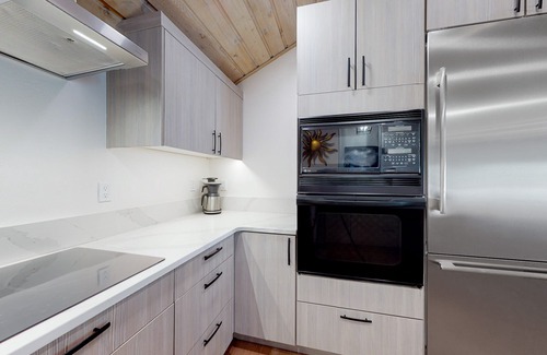 Elkhorn Village House | Three-level townhome on golf course near slopes with hot tub, pool, sauna