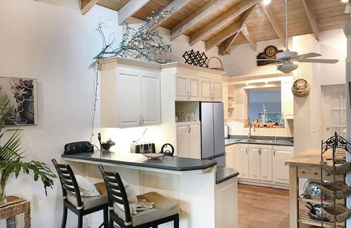 Dunmore Town House | Three Little Birds Villa- Harbour Island Private Home with 2 studio suites