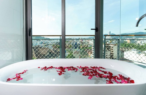 Nanai Road Hotel | Three Monkeys Villas