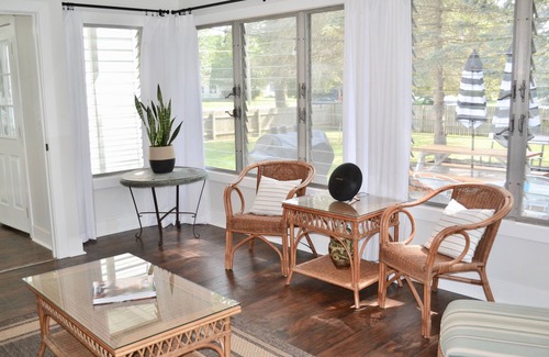 Three Oaks House | Three Oaks Getaway- 5 BR 2.5 BA- 3 Mins to Downtown- Week Stay Discount
