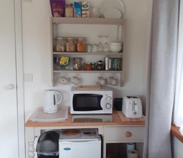 Sidlesham Bed & Breakfast | Three Oaks Nursery