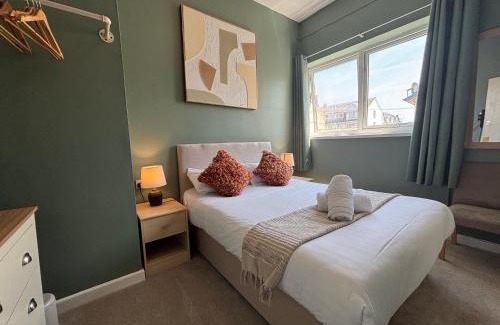 Paignton Bed & Breakfast | Three Palms Hotel