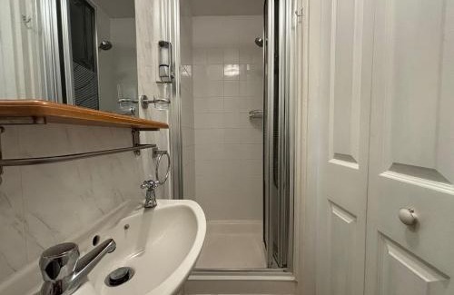 Paignton Bed & Breakfast | Three Palms Hotel