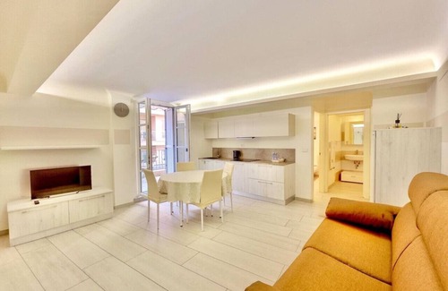 Alpes-Maritimes Apartment | Three-room apartment Palais Ausonia, near Lemon Festival