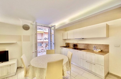 Alpes-Maritimes Apartment | Three-room apartment Palais Ausonia, near Lemon Festival