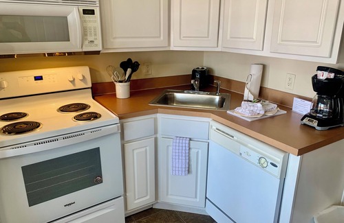 Branson Resort | Three-unit SUPER PACKAGE! Sleeps 12. Three linked living, kitchen, and bedrooms.