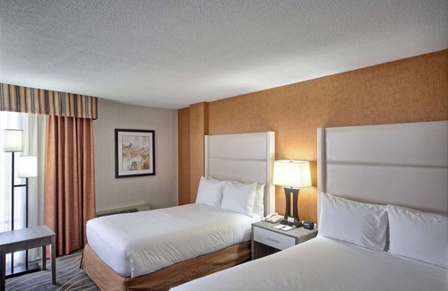 South Portland Hotel | Three Units Close to Downtown Portland | Hotel w/Indoor Pool & Free Breakfast