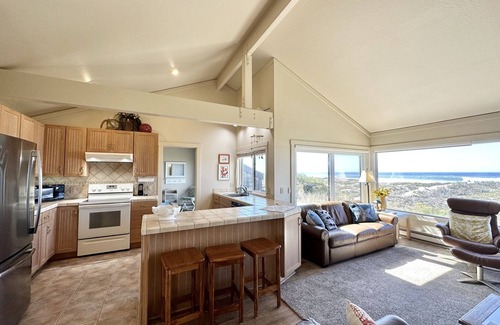 Castroville House | Three Vases Beach House at the Dunes