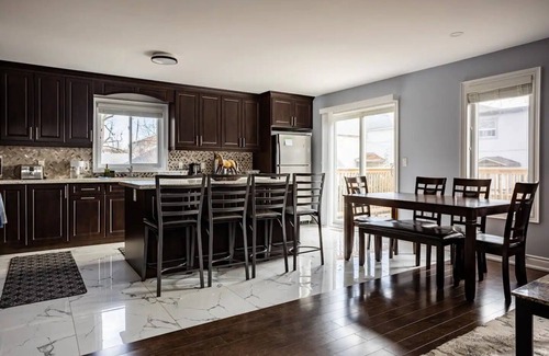 Welland House | Three year old house 5 bedrooms 4 full washrooms