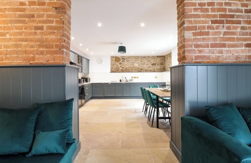 Gobowen Cottage | THRESHERS BARN, pet friendly, luxury holiday cottage in Weston Rhyn