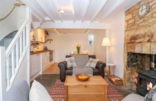 Blockley Cottage | THROWER'S COTTAGE, pet friendly, with open fire in Blockley